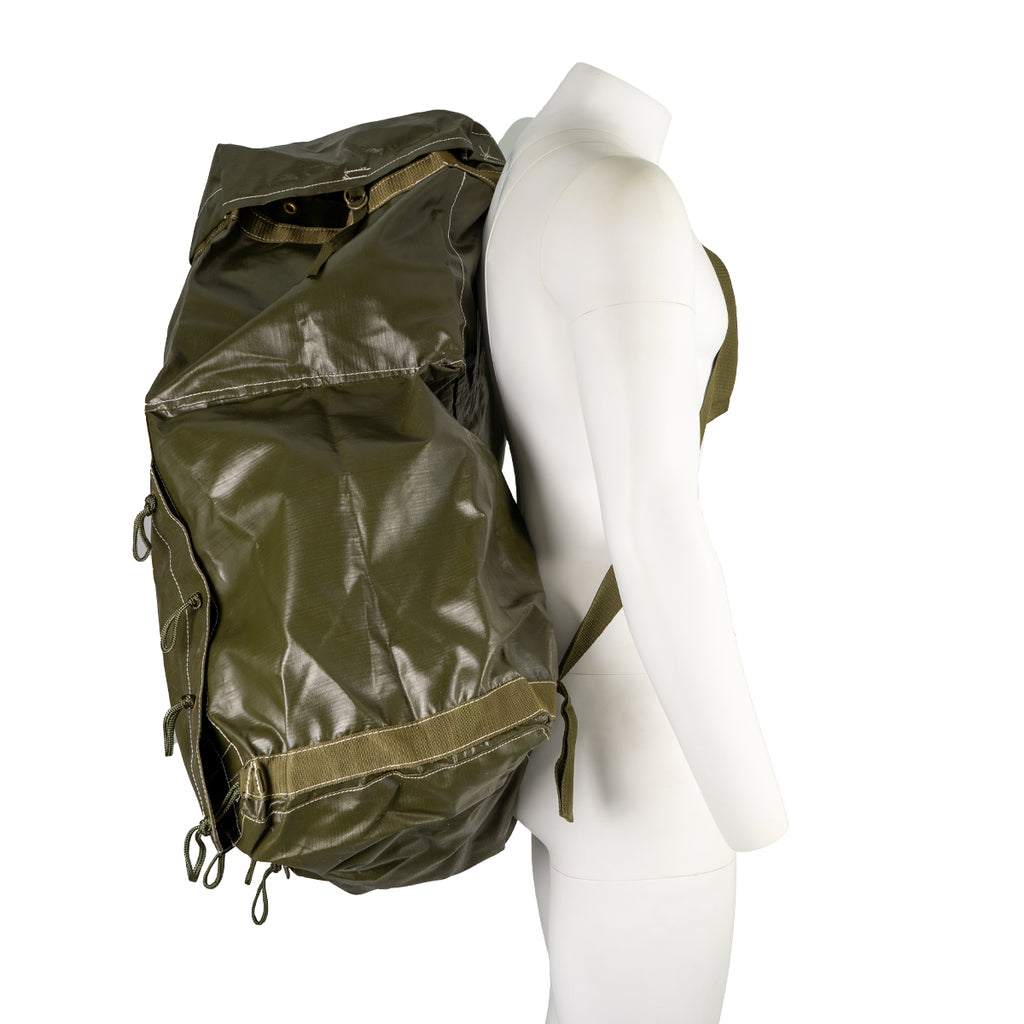 Mannequin side view demonstrating the large capacity of the 116-litre Czech army duffle bag.