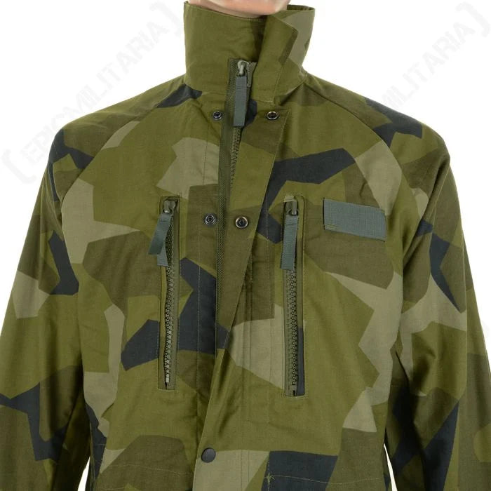 Close up view of Swedish Army M90 jacket high collar and zip storm flap closure