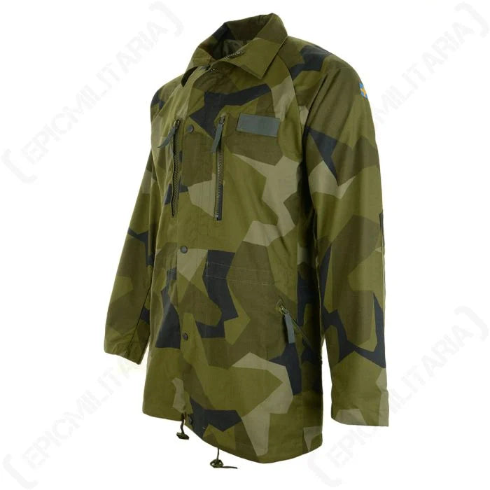 Swedish Army M90 lightweight jacket showing chest pockets and sleeve flag patch