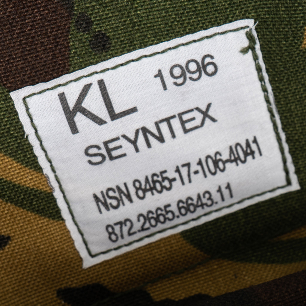 Internal label detail showing Dutch army KL 1996 markings, Seyntex manufacturer, and NATO stock number NSN 8465-17-106-4041.