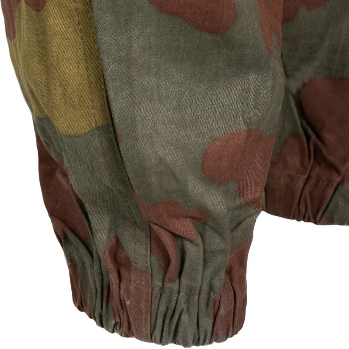 Close-up of the elasticated ankle cuffs on the bottom hem of the Italian San Marco camo boilersuit