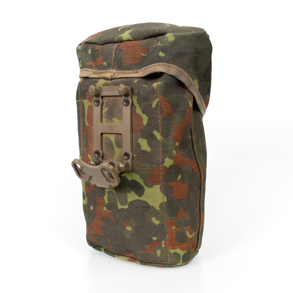 Rear view of the German military surplus canteen pouch, featuring heavy-duty attachment clips for secure mounting on belts or backpacks.