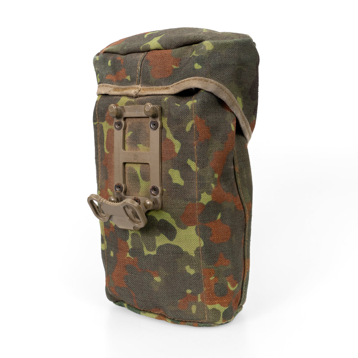 Rear view of the German military surplus canteen pouch, featuring heavy-duty attachment clips for secure mounting on belts or backpacks.