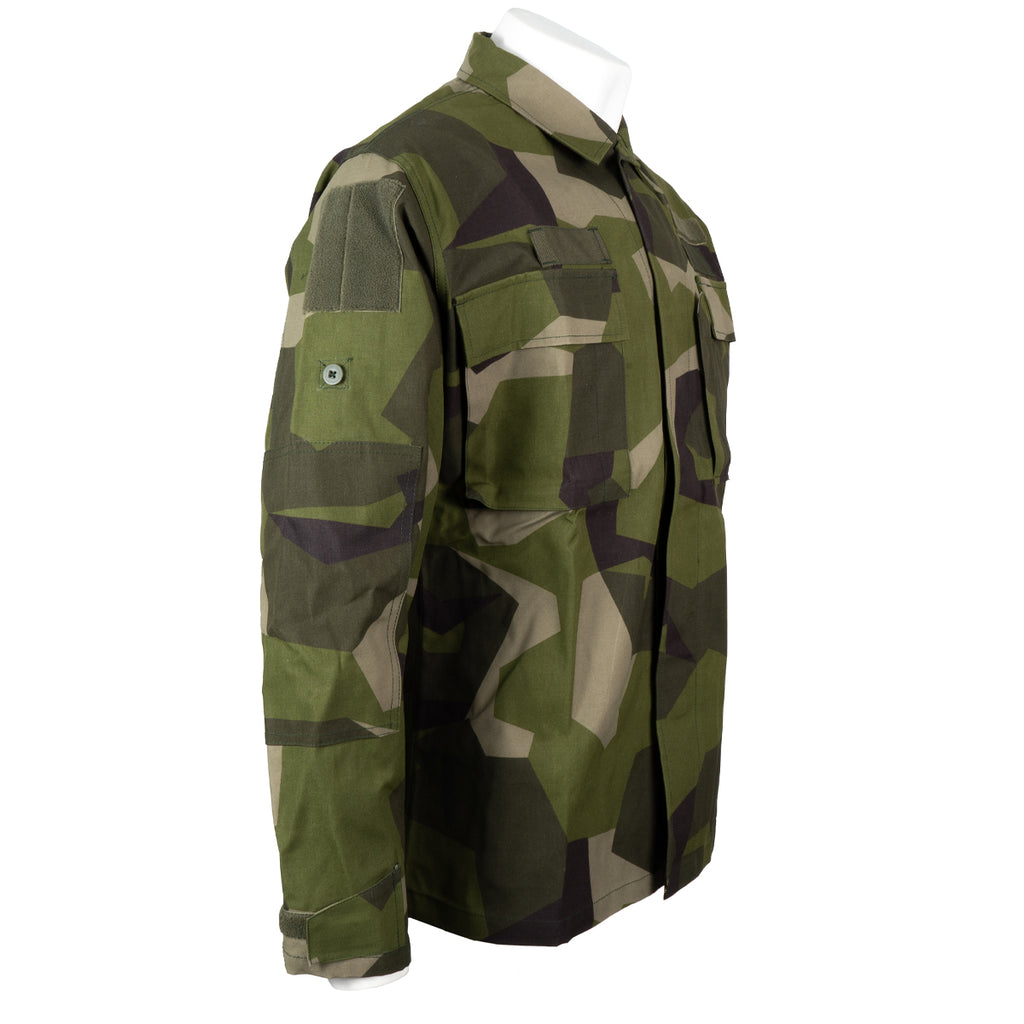Three-quarter view of the genuine Swedish Army M90 shirt displaying the button and hook-and-loop front closure system.