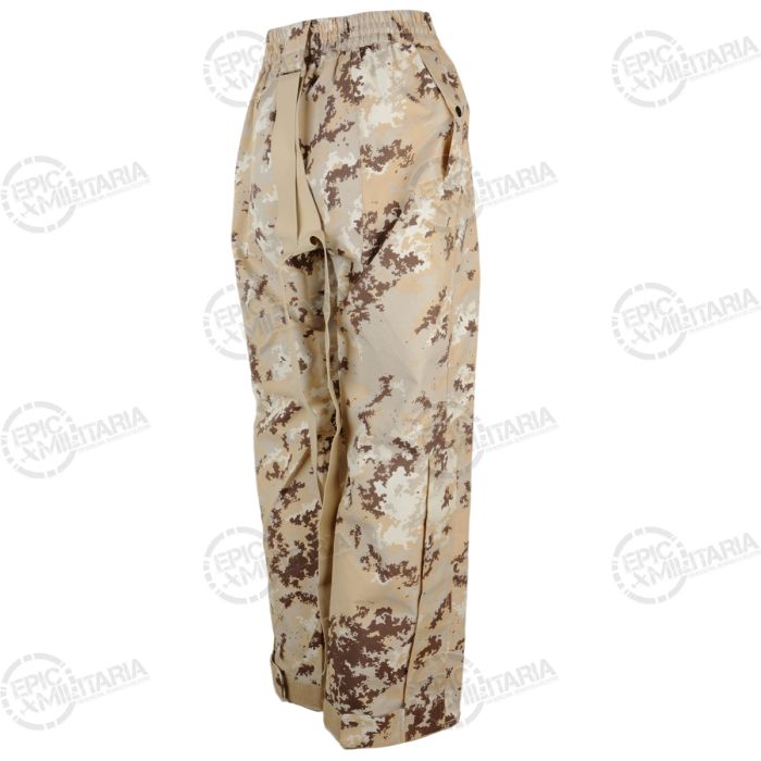 Rear quarter view of Italian desert camo overtrousers showing suspender attachment and back leg seams