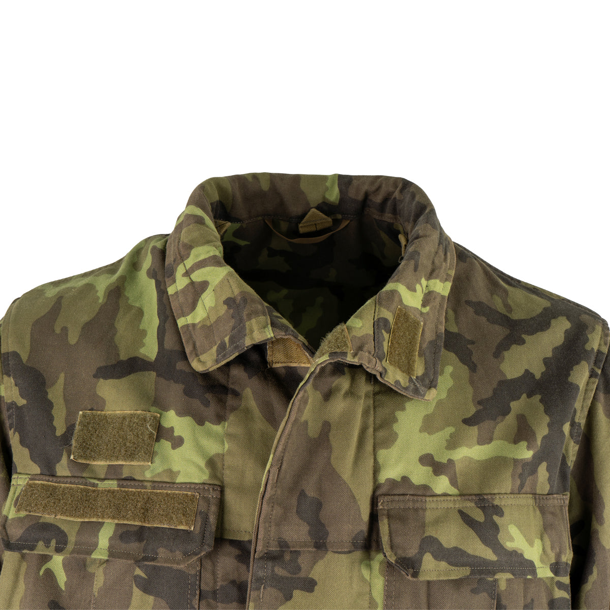 Detailed view of the M95 field jacket collar featuring folded fabric and reinforced construction.