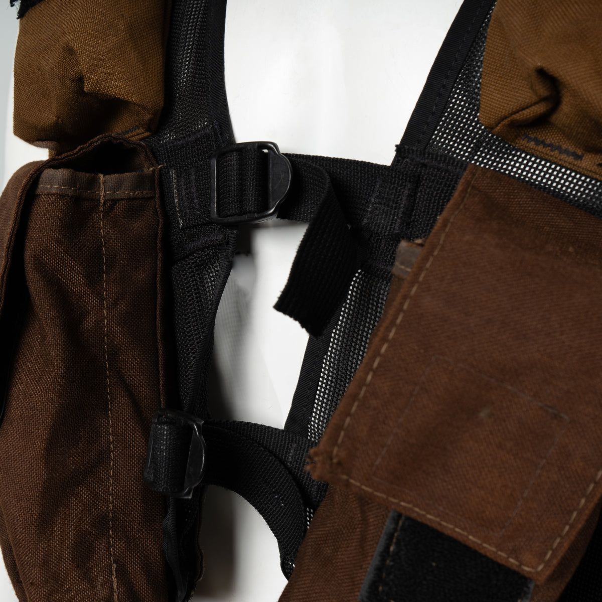 Detail of the center chest straps and black mesh backing on a Pattern 83 combat vest, illustrating the adjustable fit system and breathable tactical design.