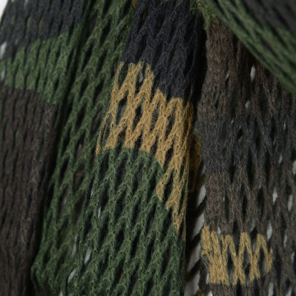 Macro close-up view of the Italian sniper scarf detailing the green, brown, and tan woodland camo pattern woven into the acrylic netting material.