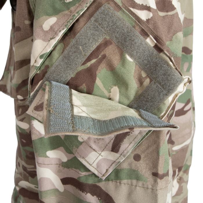 Inside mesh lining and internal waist drawcord adjustment on British Army windproof smock
