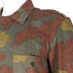 Close-up of the collar, shoulder epaulets, and buttoned chest pocket on Italian San Marco camo suit