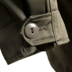Adjustable sleeve cuff on the Austrian M65 parka with a button closure for a customized, secure fit.