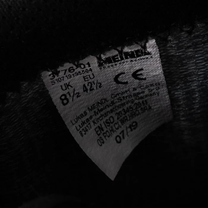 Size tag and EN ISO certification label on Meindl combat boot