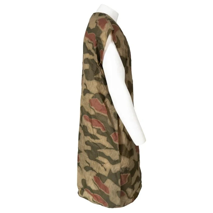 Rear view of the BGS Sumpftarn rain cape on a mannequin showing its full-length coverage.
