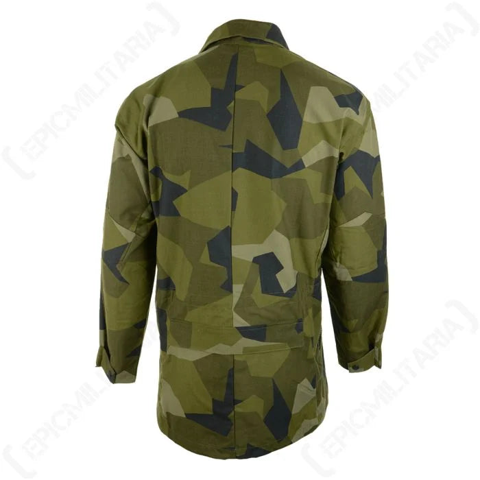 Rear view of Swedish Army M90 lightweight jacket displaying lower back poacher pocket