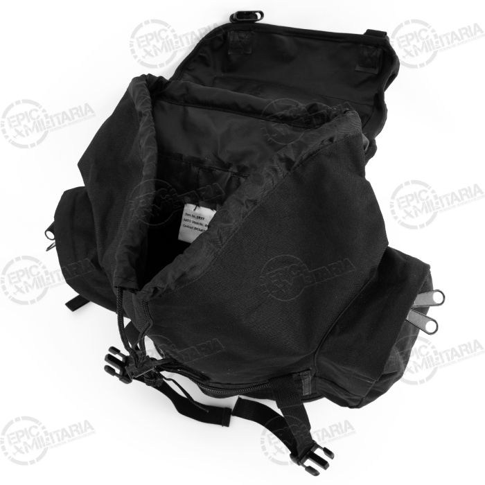 Front mesh zipped pocket and lower expandable zipper on British Army Day Sack