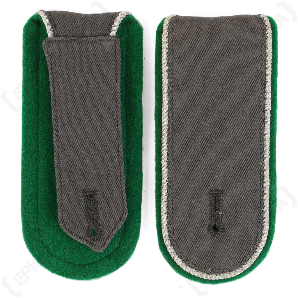 Pair of green infantry branch Bundeswehr shoulder boards, featuring durable wool backing and silver braided cord trim detail.