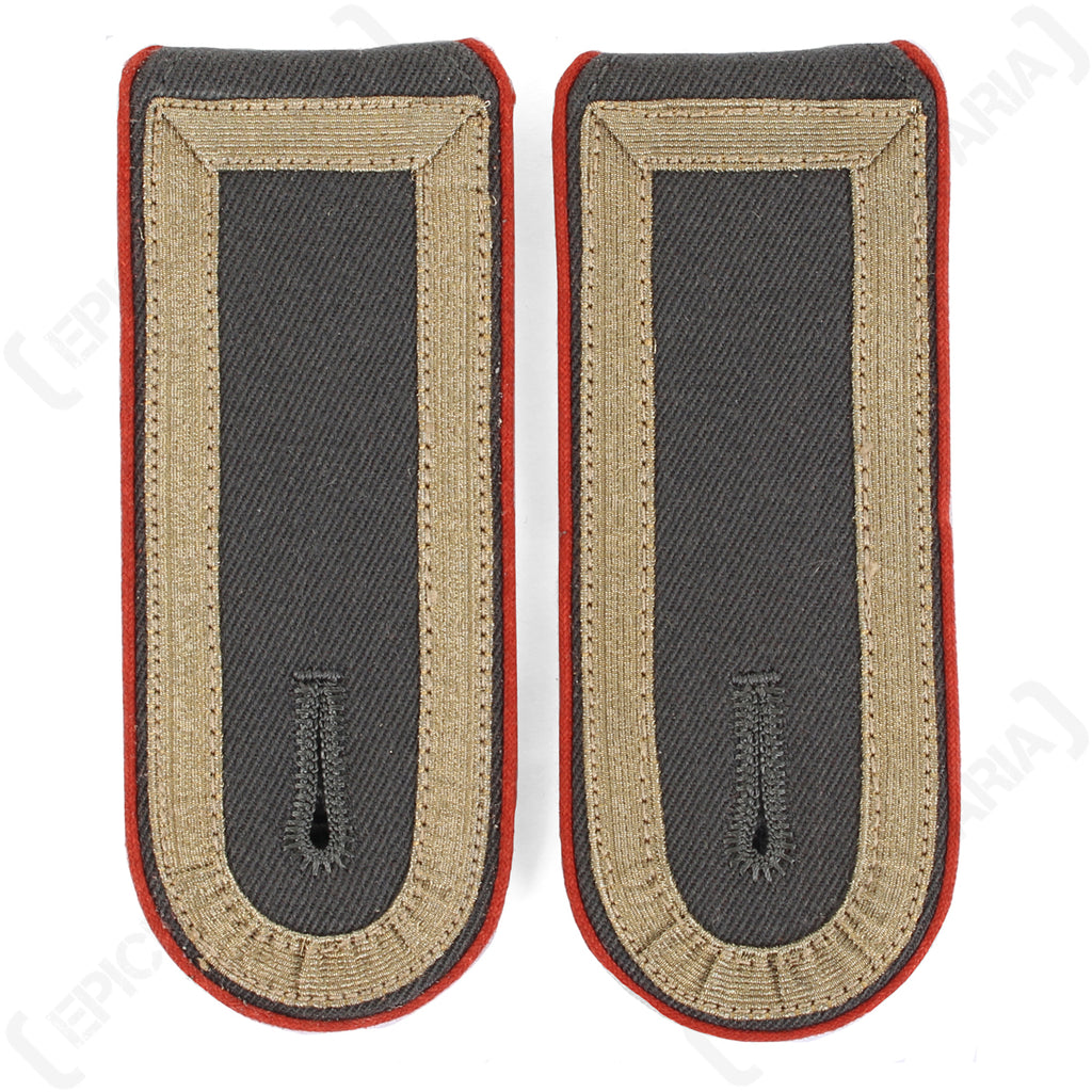 Close-up of German Bundeswehr Stabsunteroffizier shoulder boards with red branch piping and military rank insignia.