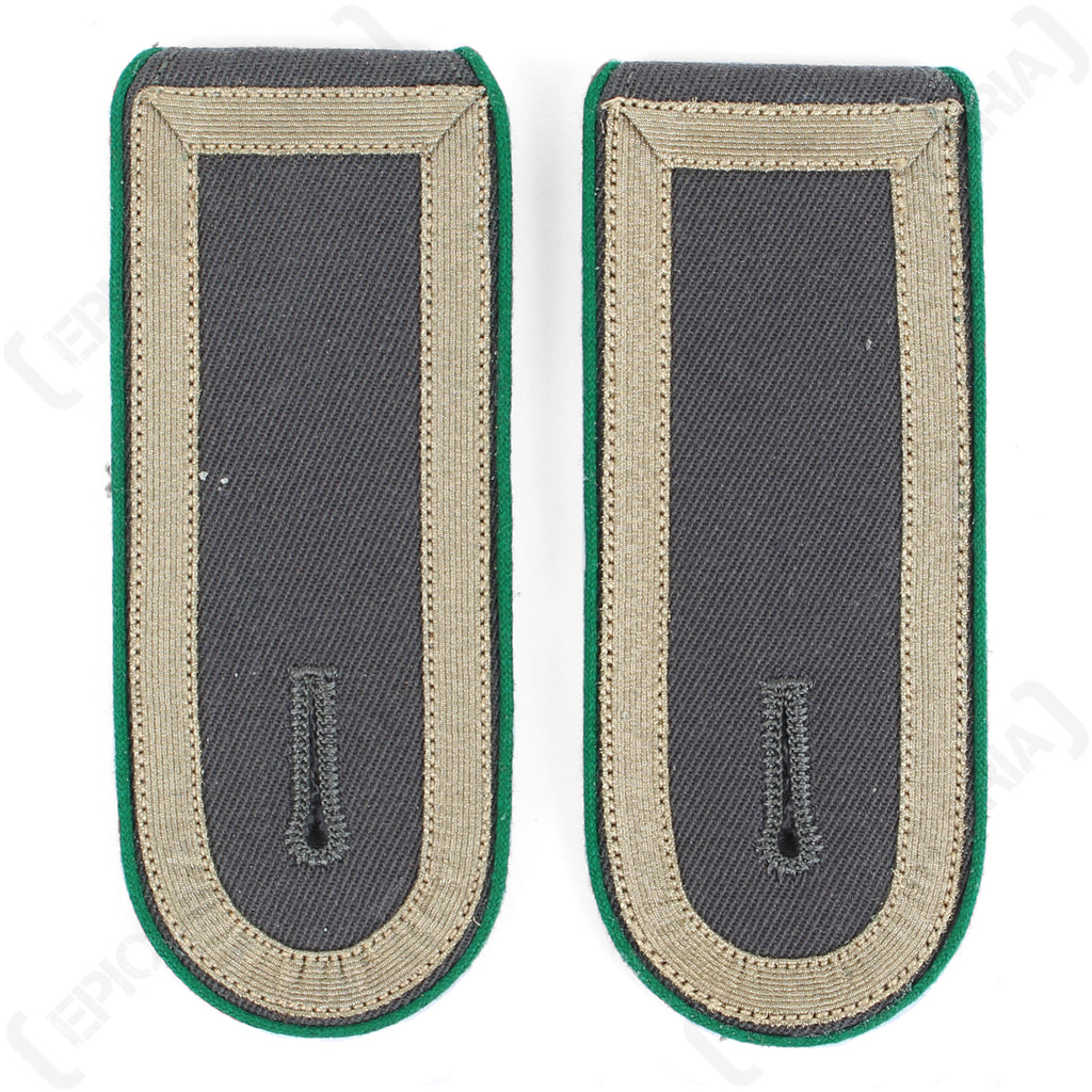 Pair of German Bundeswehr Stabsunteroffizier shoulder boards featuring green piping and standard military rank design.