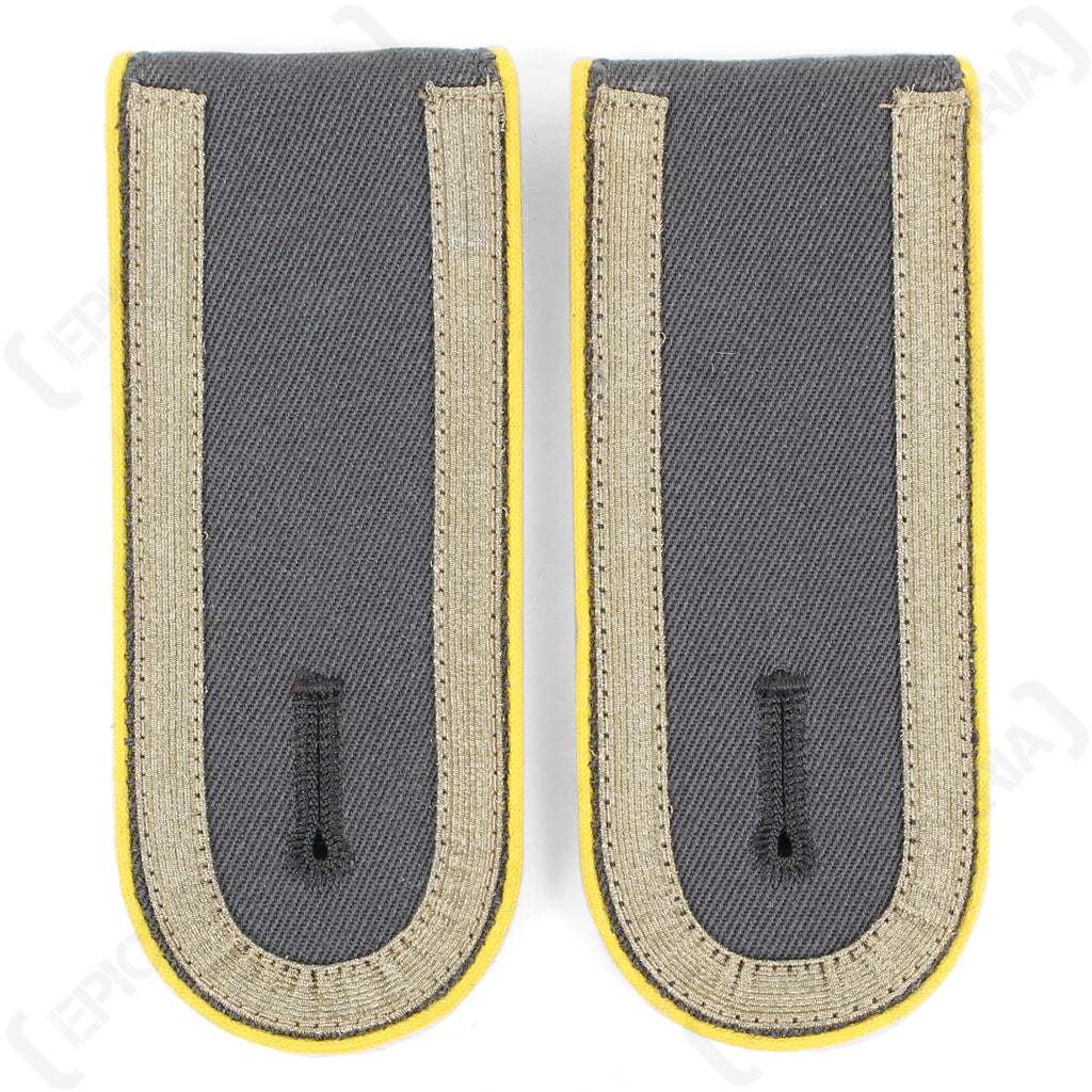 Pair of German Bundeswehr Unteroffizier shoulder boards with yellow piping and woven beige tresse on dark grey fabric.