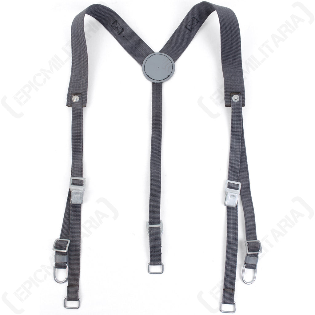 Original East German Koppeltragegestell Y-straps featuring grey nylon webbing, round vinyl back divider, steel belt hooks, and adjustable metal sliders.