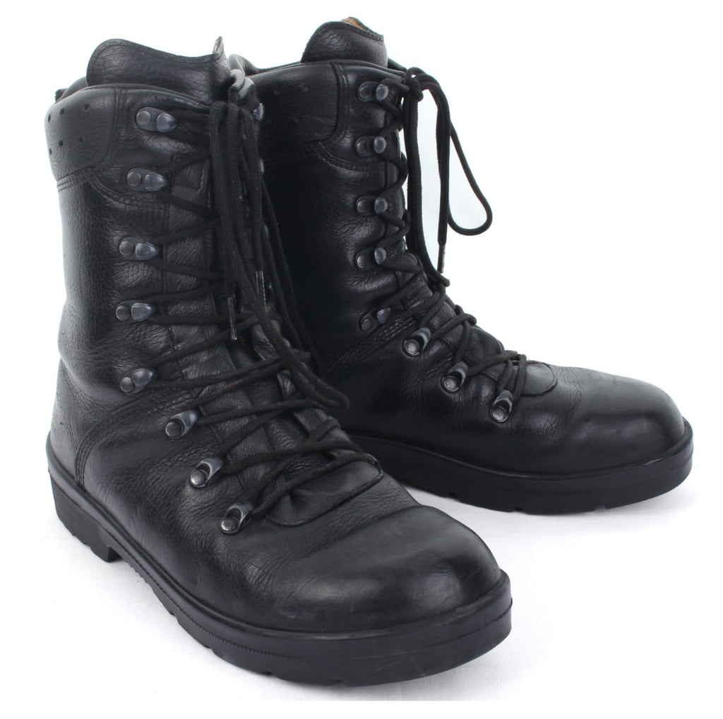 Pair of genuine German Army KS2005 BW combat boots in black leather with durable tactical lacing system.
