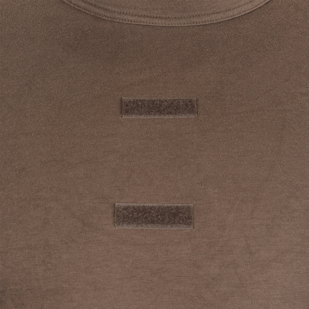 Detailed view of the hook and loop velcro strips on the chest of the brown German army tropical t-shirt.