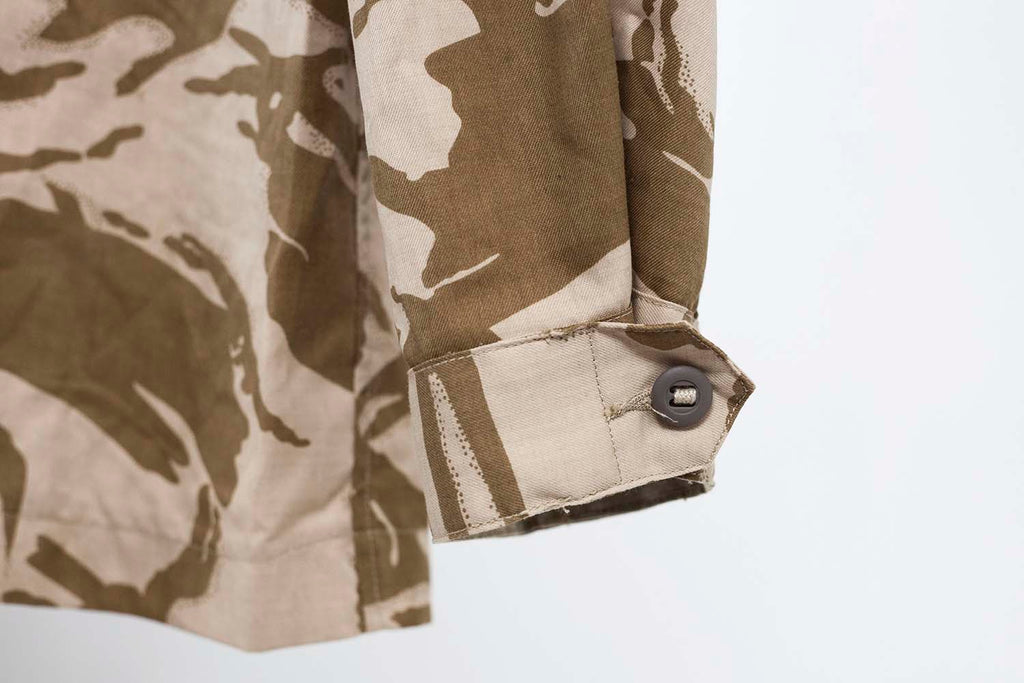 Detail of the buttoned cuff on the long sleeve of the British desert DPM combat field shirt.