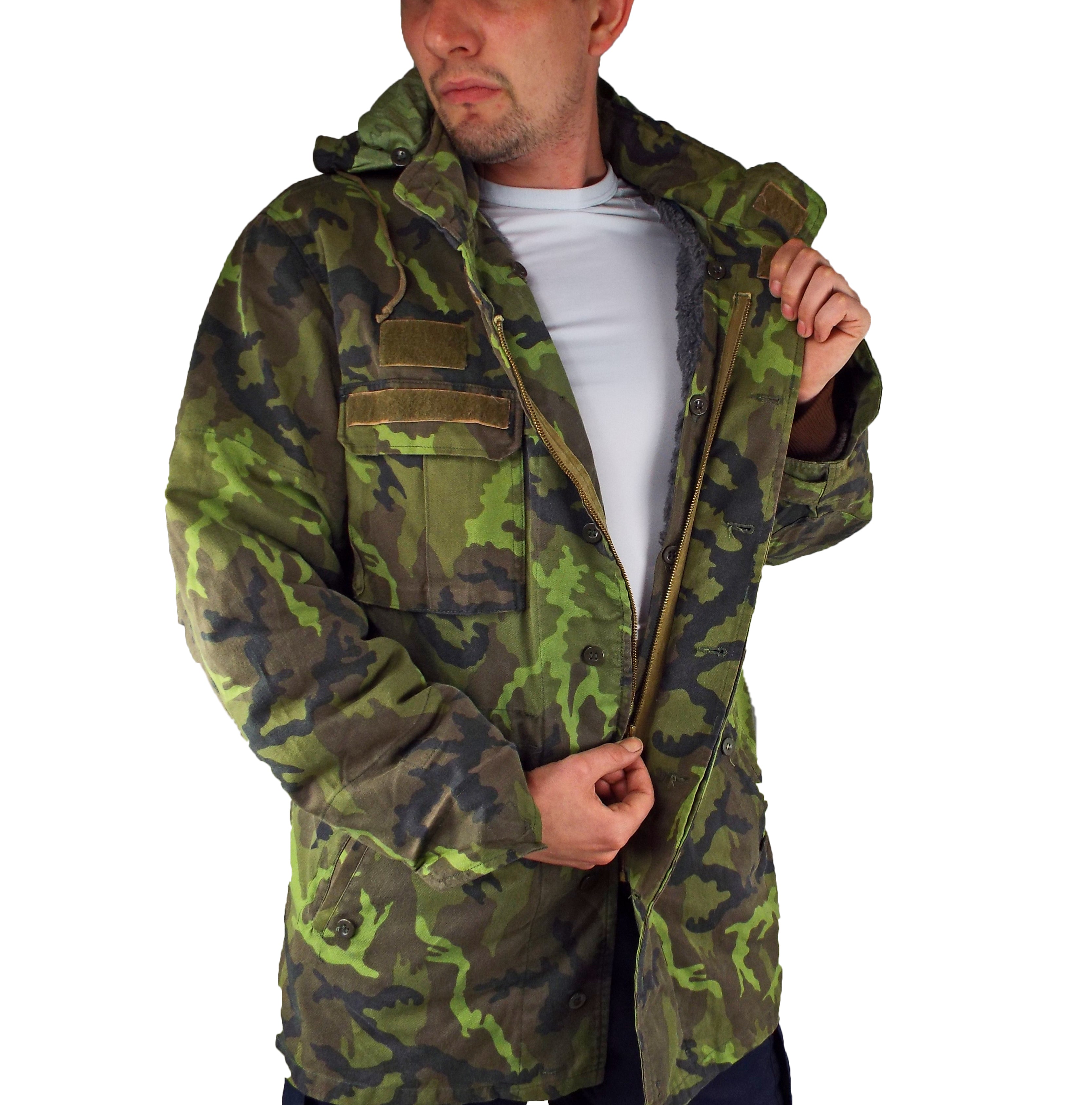 Person opening the front zipper of a Czech Army M95 parka to reveal the removable thermal faux-fur liner.