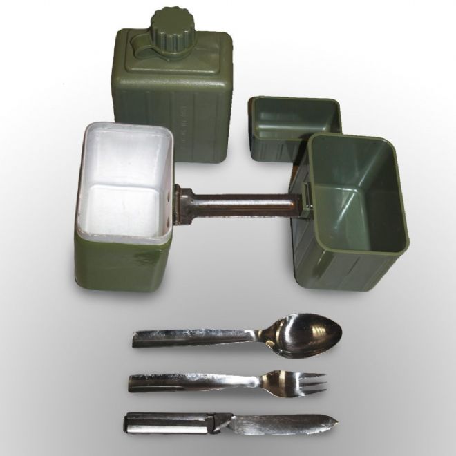 Yugoslavian Aluminium and Plastic Mess Tin set
